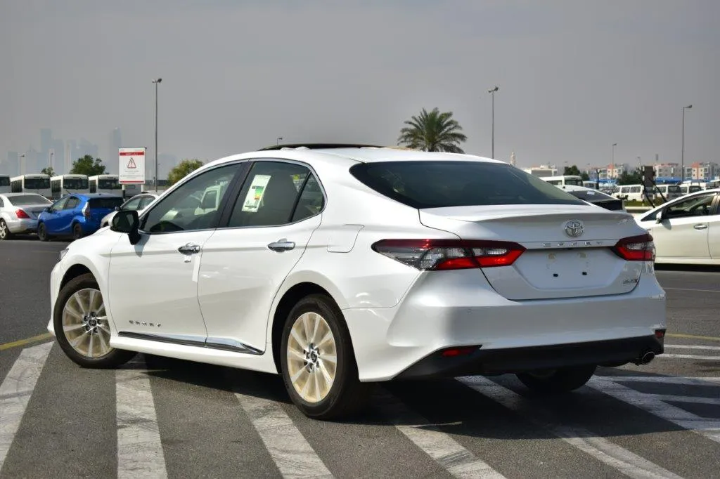 Camry White | Sedan for Export | GLE-X 2.5L